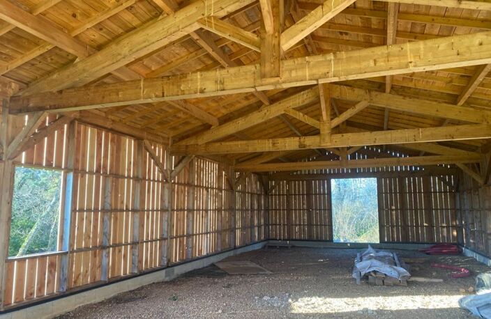 Location hangar / grange 150 m² – Secteur Saint-Caprais – Terrain 4 000 m² + 6 000 m² zone boisée — photo 4