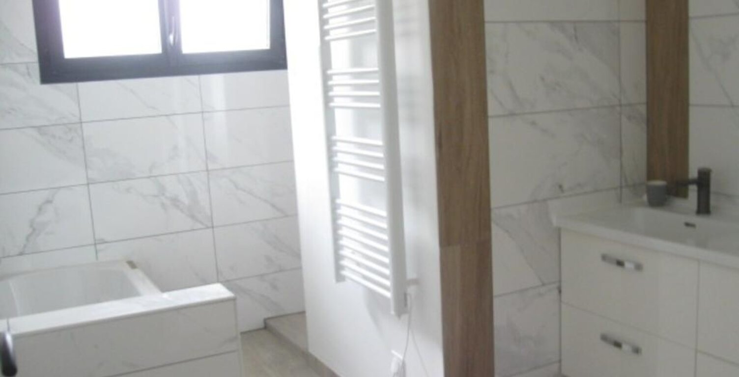 Maison à vendre 4 pièces LEZOUX (63) — photo 1