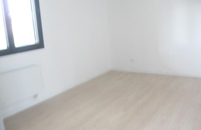 Maison à vendre 4 pièces LEZOUX (63) — photo 4