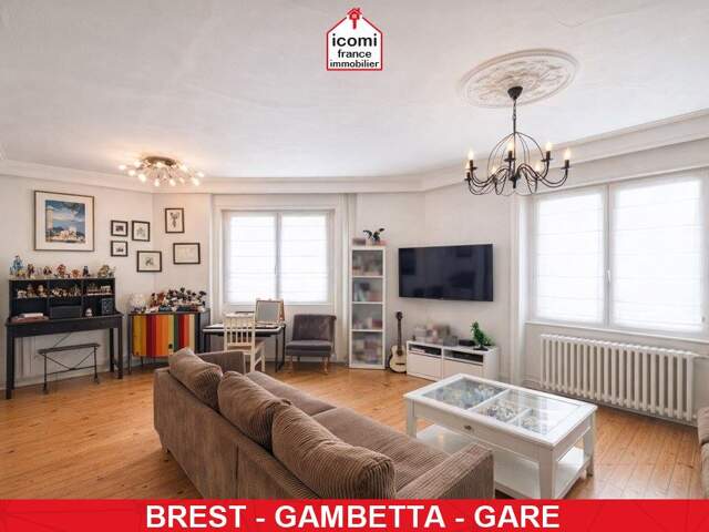 FINISTERE - Brest (29200) - A VENDRE - MAISON DE CHARME DES ANNEES 30 DE 150 M² AVEC JARDIN CLOS ET GARAGE - 4 CHAMBRES - RENOVATION DE 2019  - VUE MER - RARE — photo du bien