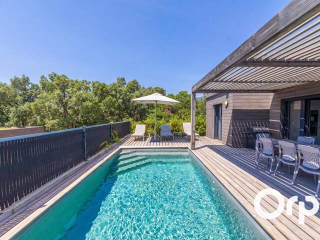 Mini-villa avec piscine - 3 chambres — photo du bien