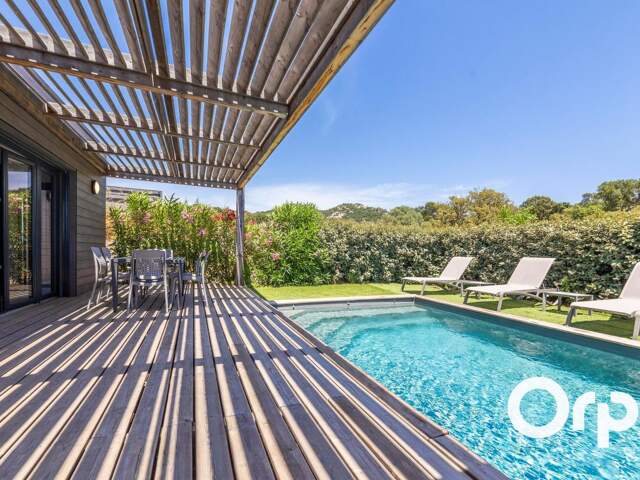 Villa avec piscine - 4 chambres — photo du bien