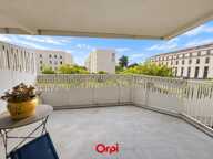 Exclusivité ORPI – La Rochelle Cœur de Ville – Grand T2 avec terrasse de 11 m², ascenseur et parking sécurisé — photo 4