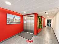Exclusivité ORPI – La Rochelle Cœur de Ville – Grand T2 avec terrasse de 11 m², ascenseur et parking sécurisé — photo 2