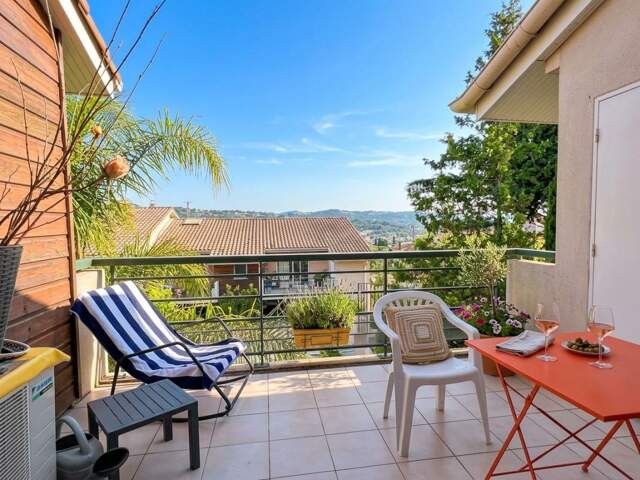 Appartement À Vendre — photo du bien