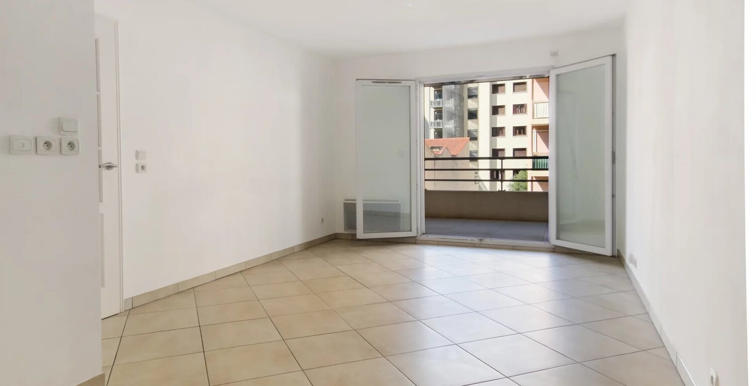 Nice Riquier : 2 pièces avec terrasse — photo 1
