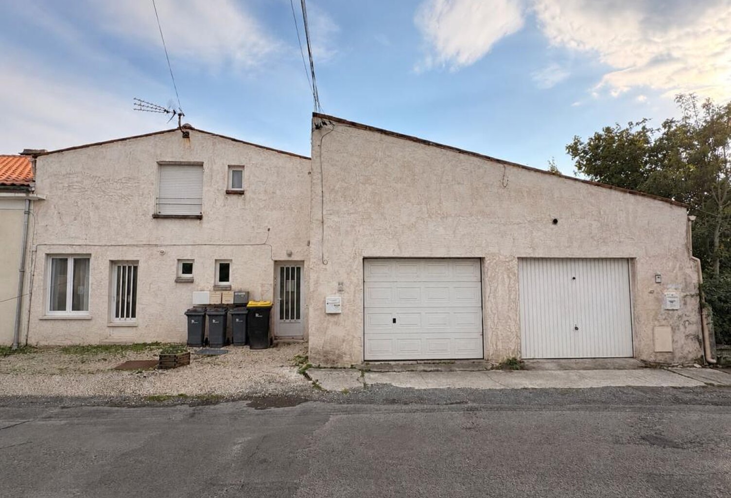 Immeuble de rapport à BOURCEFRANC-LE-CHAPUS — photo 1