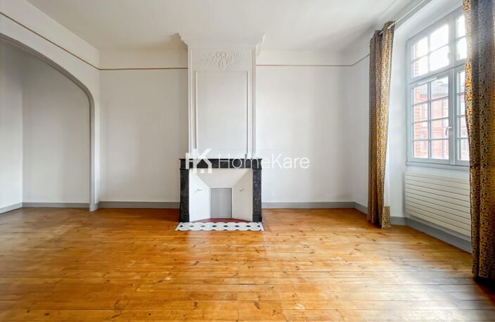 AU PIED DE LA PLACE NATIONALE — photo 2