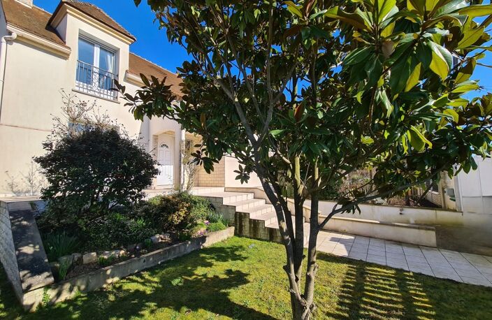 Maison à vendre SAINTE GENEVIEVE DES BOIS (91) - Maison lumineuse 4 chambres avec sous-sol total  de 125m² et terrain de 500 m² — photo 2