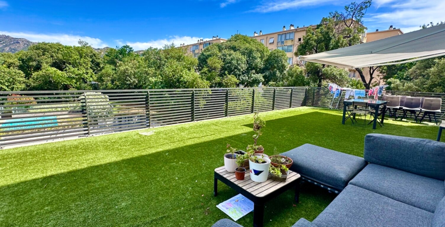 MARSEILLE 10EME, T4/5 de 100m2 avec Terrasse de 86m2, Double BOX Fermé et Place de Parking Privative — photo 1