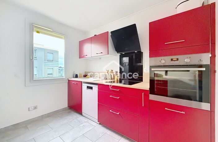 LOGNES - DERNIER ETAGE APPARTEMENT 4 PIÈCES AVEC BALCON, BOX,CAVE ET SANS TRAVAUX — photo 2