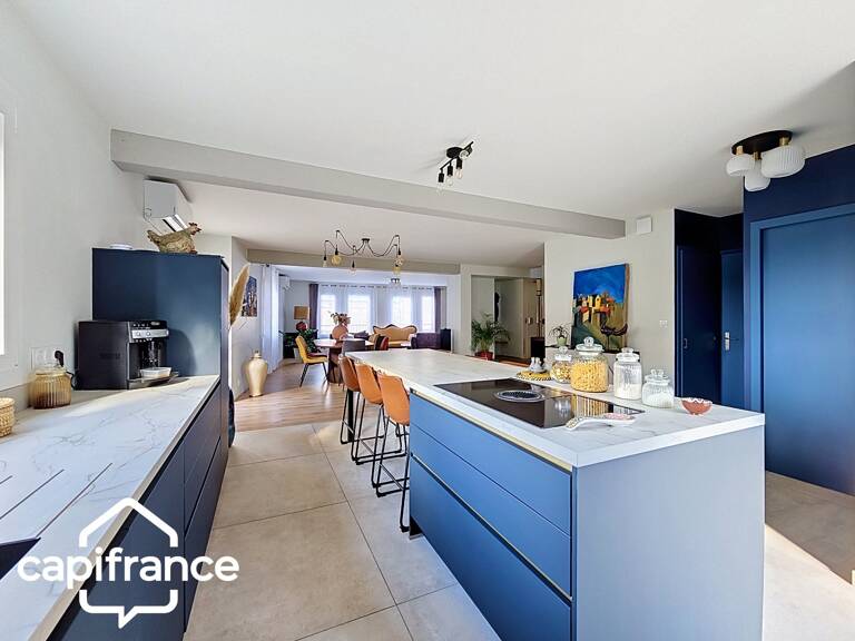 THOUARS Place Lavault- Appartement de 200 m2 -climatisation réversible- 5 chambres -Ascenseur privatif — photo 1