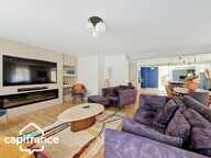 THOUARS Place Lavault- Appartement de 200 m2 -climatisation réversible- 5 chambres -Ascenseur privatif — photo 3
