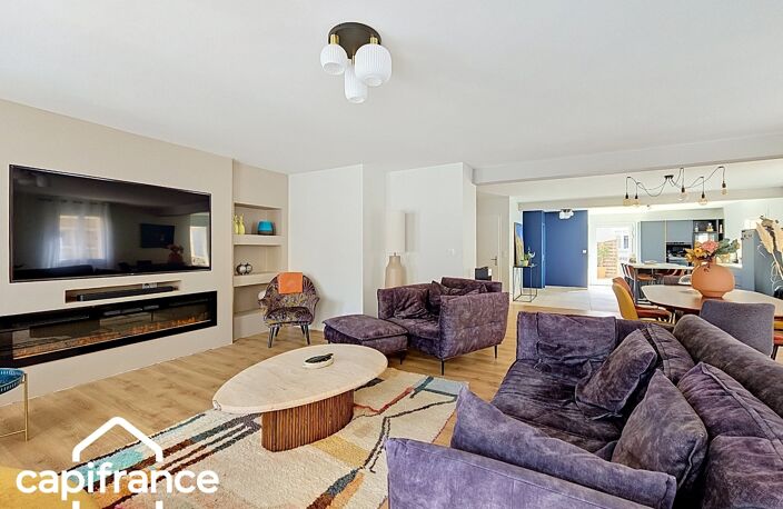THOUARS Place Lavault- Appartement de 200 m2 -climatisation réversible- 5 chambres -Ascenseur privatif — photo 3