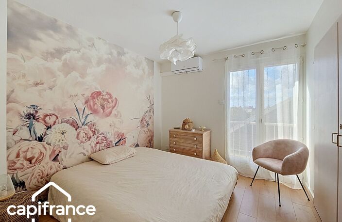 THOUARS Place Lavault- Appartement de 200 m2 -climatisation réversible- 5 chambres -Ascenseur privatif — photo 4