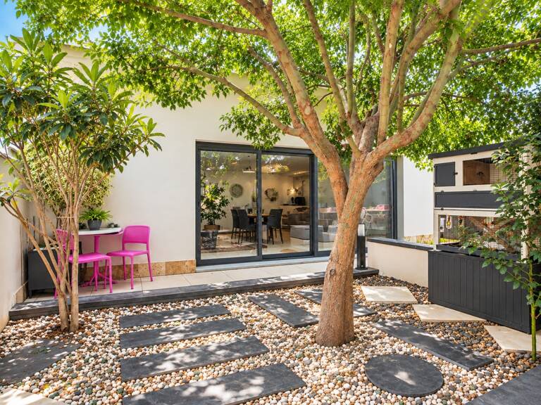 PROPRIETE EN CENTRE DE VILLAGE 9 PIECES 6 CHAMBRES PATIO INTERIEUR ARBORE GARAGES — photo 1