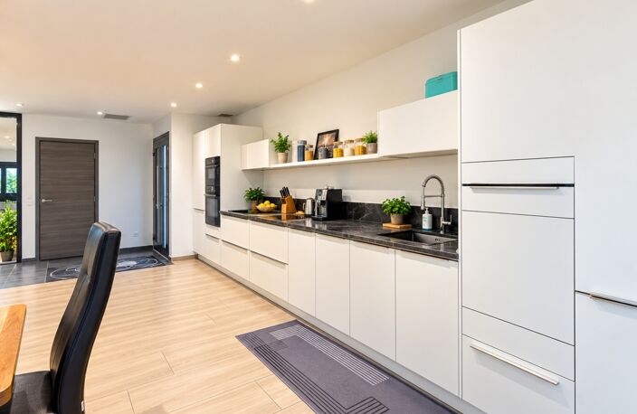 PROPRIETE EN CENTRE DE VILLAGE 9 PIECES 6 CHAMBRES PATIO INTERIEUR ARBORE GARAGES — photo 4