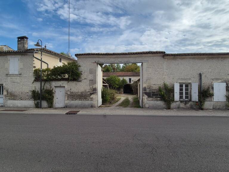 Corps de Ferme à rénover de 500 m2, proche commerces, beaucoup de dépendances — photo 1