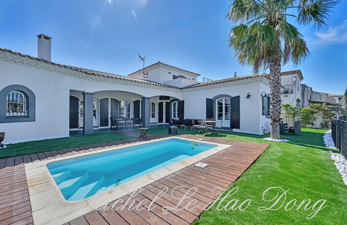 Dpt Gard (30), à vendre AIGUES MORTES maison P5 de 155,03 m² - Terrain de 536 m² — photo 2