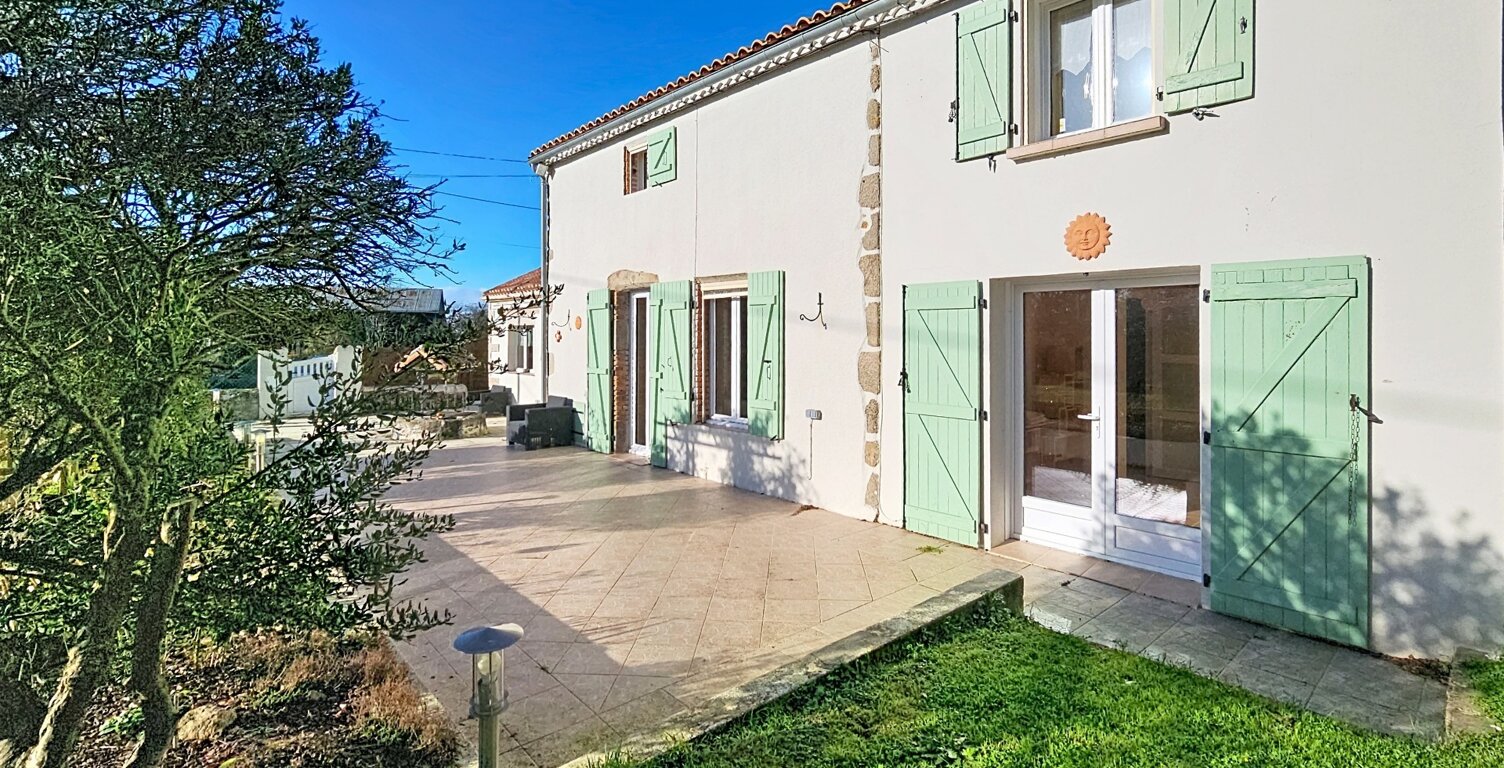 Maison familiale 131 m² – 4 chambres + bureau – vie de plain-pied – jardin 620 m² – La Chapelle-Gaudin (Argentonnay 79150) — photo 1