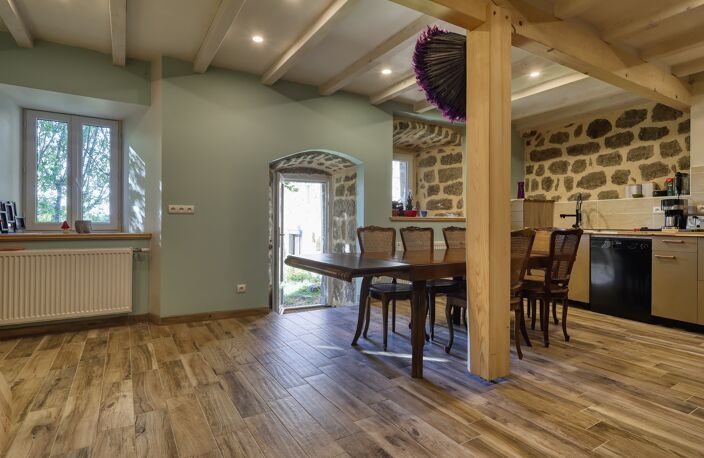 Ensemble immobilier de charme avec résidence principale et 3 gîtes, vaste terrain SAINT AGREVE (07) — photo 4