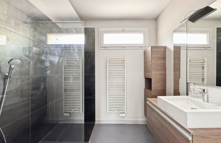 ANGERS SECTEUR GARE – LÉTANDUÈRE – MAISON 150 M² – TERRASSES – GARAGE – FORT POTENTIEL — photo 3