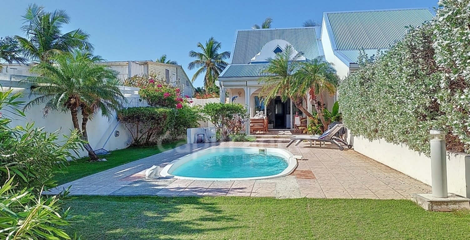 EN EXCLUSIVITÉ À VENDRE MAISON DE VILLE VUE MER  AVEC PISCINE ET JARDIN SUR OYSTER POND, SAINT-MARTIN (97150) — photo 1