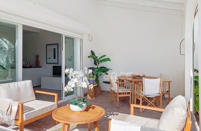 EN EXCLUSIVITÉ À VENDRE MAISON DE VILLE VUE MER  AVEC PISCINE ET JARDIN SUR OYSTER POND, SAINT-MARTIN (97150) — photo 4