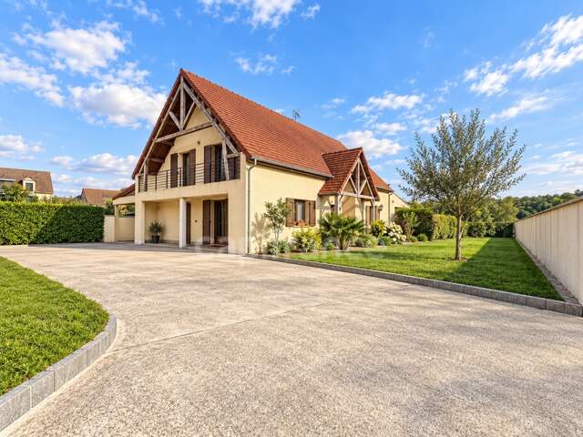 Maison à vendre 7 pièces FAVRIEUX (78) - 5 chambres - cheminée - piscine intérieure - carport — photo du bien