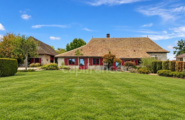 EXCLUSIVITÉ – Magnifique maison bressane de prestige entièrement rénovée – 214 m² – Terrain de 2 600 m² — photo 2