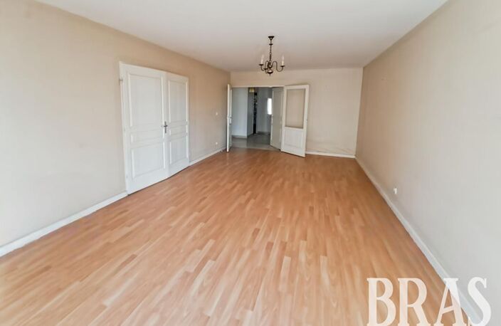 Avenue Camus, appartement avec double garage — photo 2