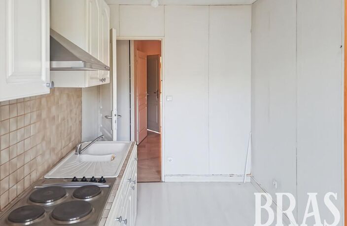 Avenue Camus, appartement avec double garage — photo 4
