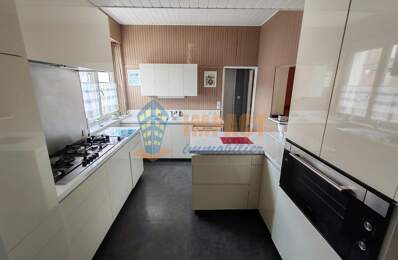 Maison en centre ville aux beaux volumes, en parfait état, 3 chambres, salle de bain et salle d'eau, terrasse — photo du bien