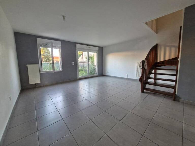 Proche des autoroutes, gare maison 2017, trois chambres, jardin, DPE A/A, Parking — photo 1