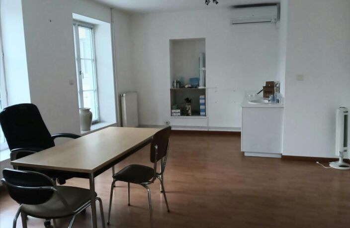 BUREAU climatisé parking Cabinet Médical RIOM — photo 2