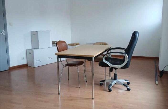 BUREAU climatisé parking Cabinet Médical RIOM — photo 3