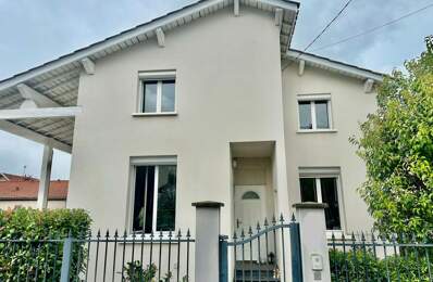 RARE À BRON CENTRE – MAISON DE CHARME RÉNOVÉE, 4 CHAMBRES ET TERRAIN PISCINABLE — photo du bien