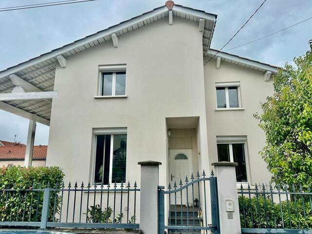 RARE À BRON CENTRE – MAISON DE CHARME RÉNOVÉE, 4 CHAMBRES ET TERRAIN PISCINABLE — photo du bien