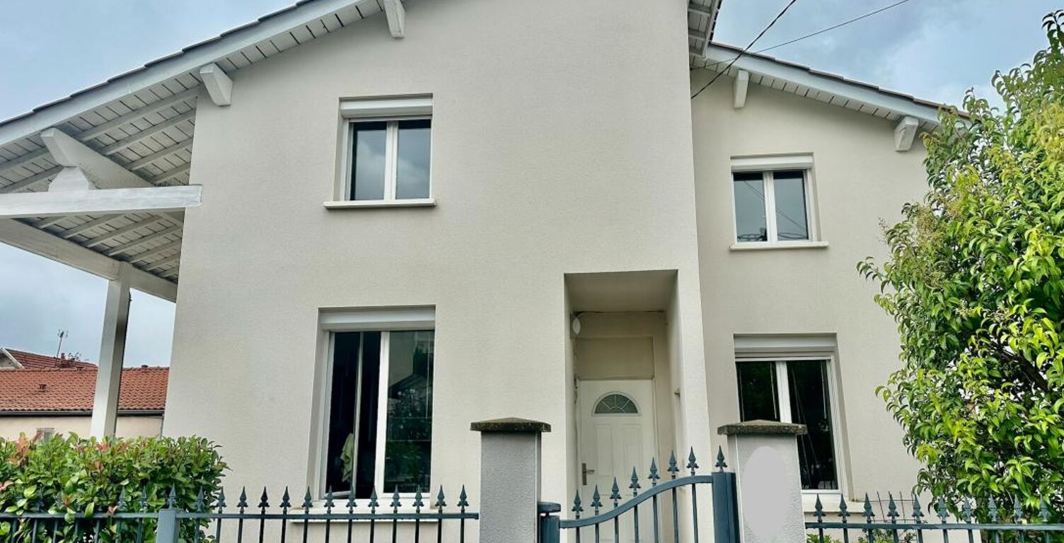 RARE À BRON CENTRE – MAISON DE CHARME RÉNOVÉE, 4 CHAMBRES ET TERRAIN PISCINABLE — photo 1
