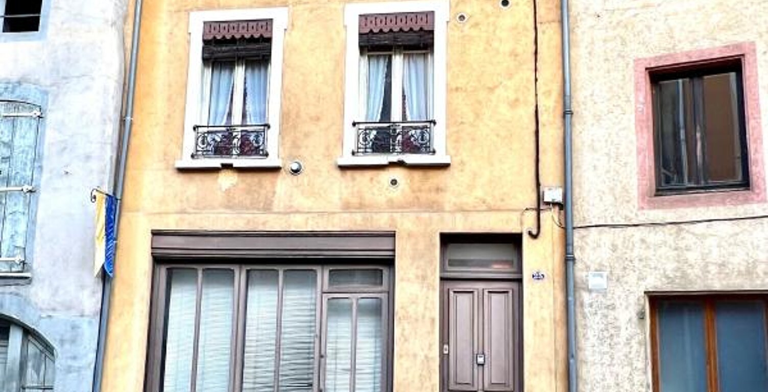 maison T 9 de 180 m2 CRÉMIEU ,2 séjours ,6 chambres ,3 salles de bain avec terrain 55 m2 — photo 1