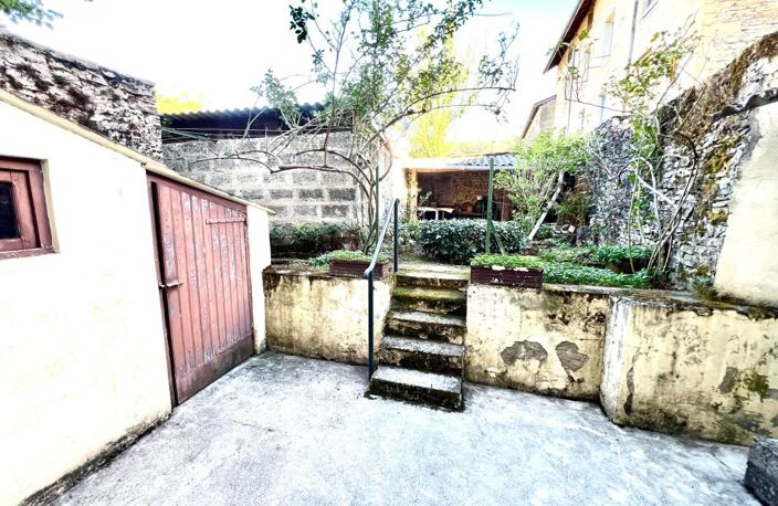 maison T 9 de 180 m2 CRÉMIEU ,2 séjours ,6 chambres ,3 salles de bain avec terrain 55 m2 — photo 2