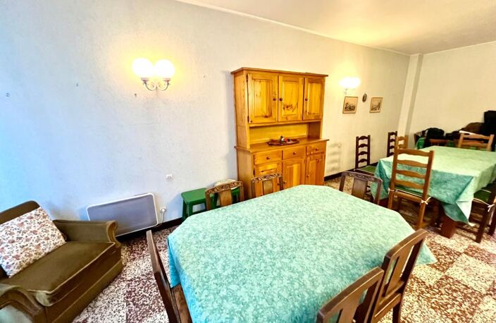 maison T 9 de 180 m2 CRÉMIEU ,2 séjours ,6 chambres ,3 salles de bain avec terrain 55 m2 — photo 3