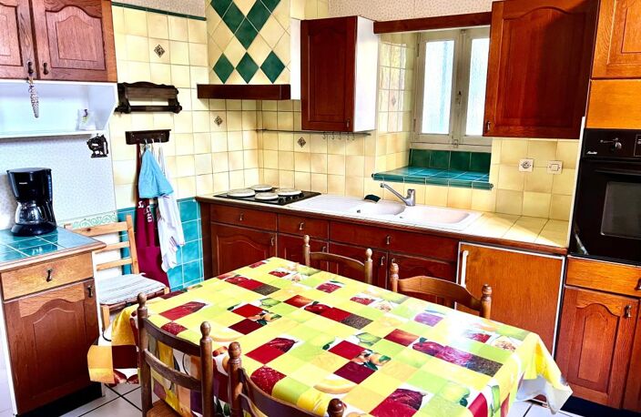 maison T 9 de 180 m2 CRÉMIEU ,2 séjours ,6 chambres ,3 salles de bain avec terrain 55 m2 — photo 5