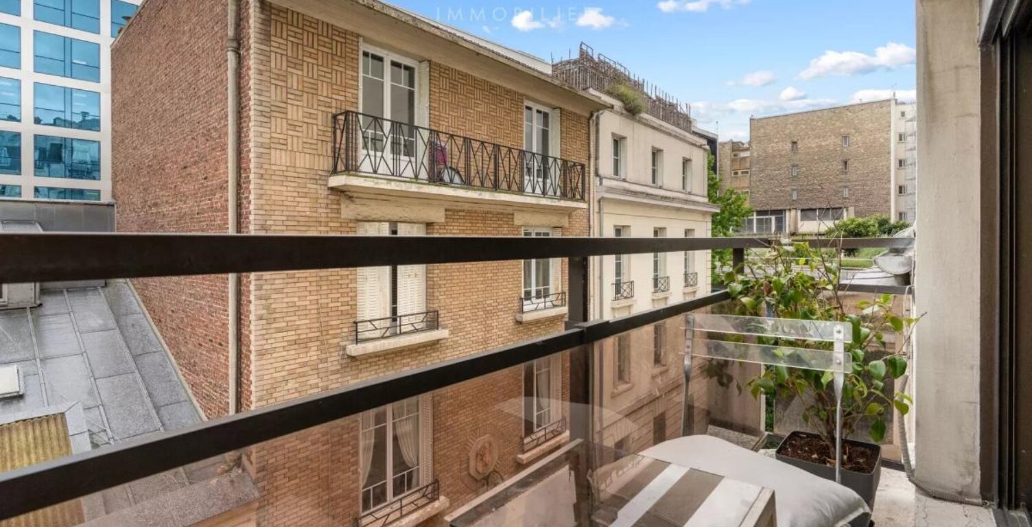 Wagram : 2 pièces refait à neuf par architecte en Duplex avec extérieur — photo 1