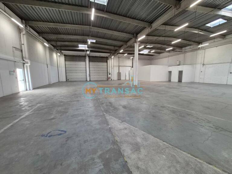 A LOUER  local d'activité de 304m² situé à Valenton — photo 1
