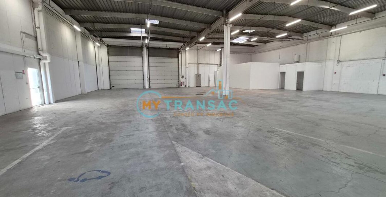 A LOUER  local d'activité de 304m² situé à Valenton — photo 1