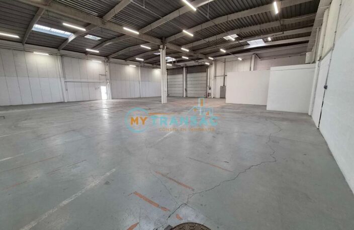 A LOUER  local d'activité de 304m² situé à Valenton — photo 2