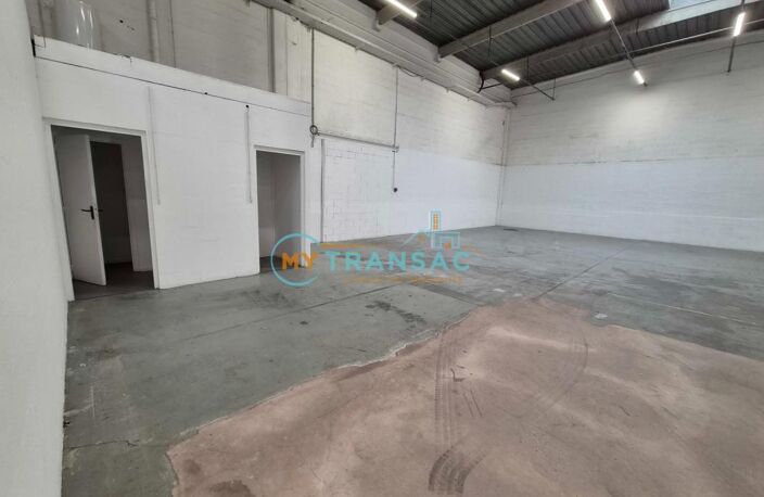A LOUER  local d'activité de 304m² situé à Valenton — photo 4