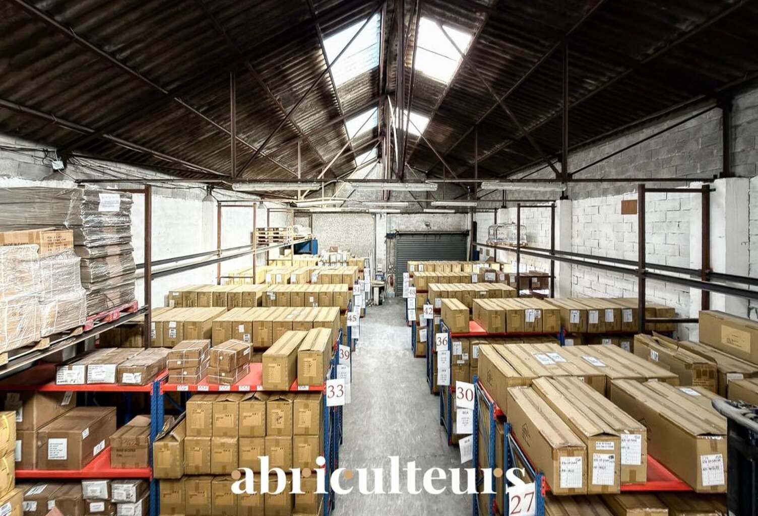 Le Muy – Opportunité professionnelle : bâtiment commercial et entrepôt proche A8 — photo 1