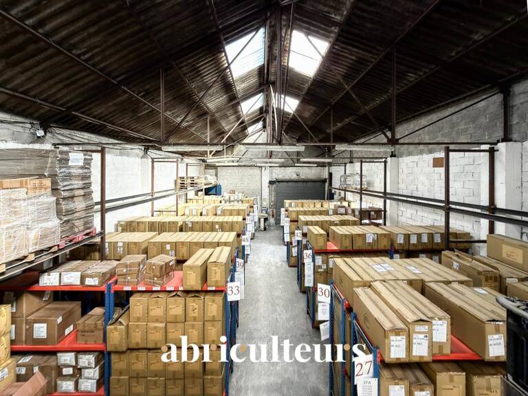 Le Muy – Opportunité professionnelle : bâtiment commercial et entrepôt proche A8 — photo 1